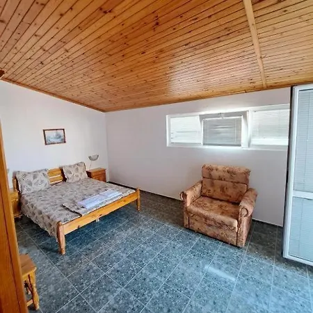 Casa Bianca - Summer Residency Къща за гости