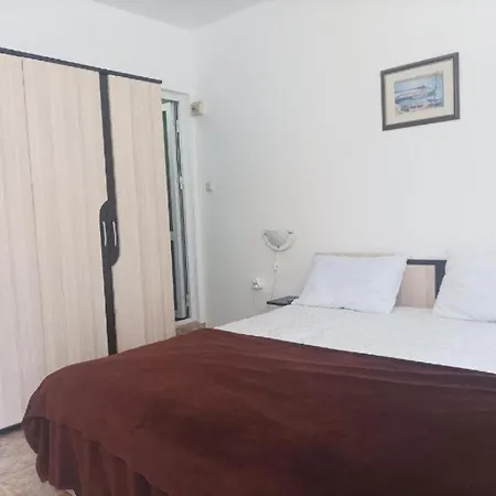 Casa Bianca - Summer Residency Къща за гости